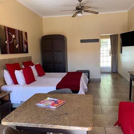 Auberge Guest Lodge Mbombela Extérieur photo