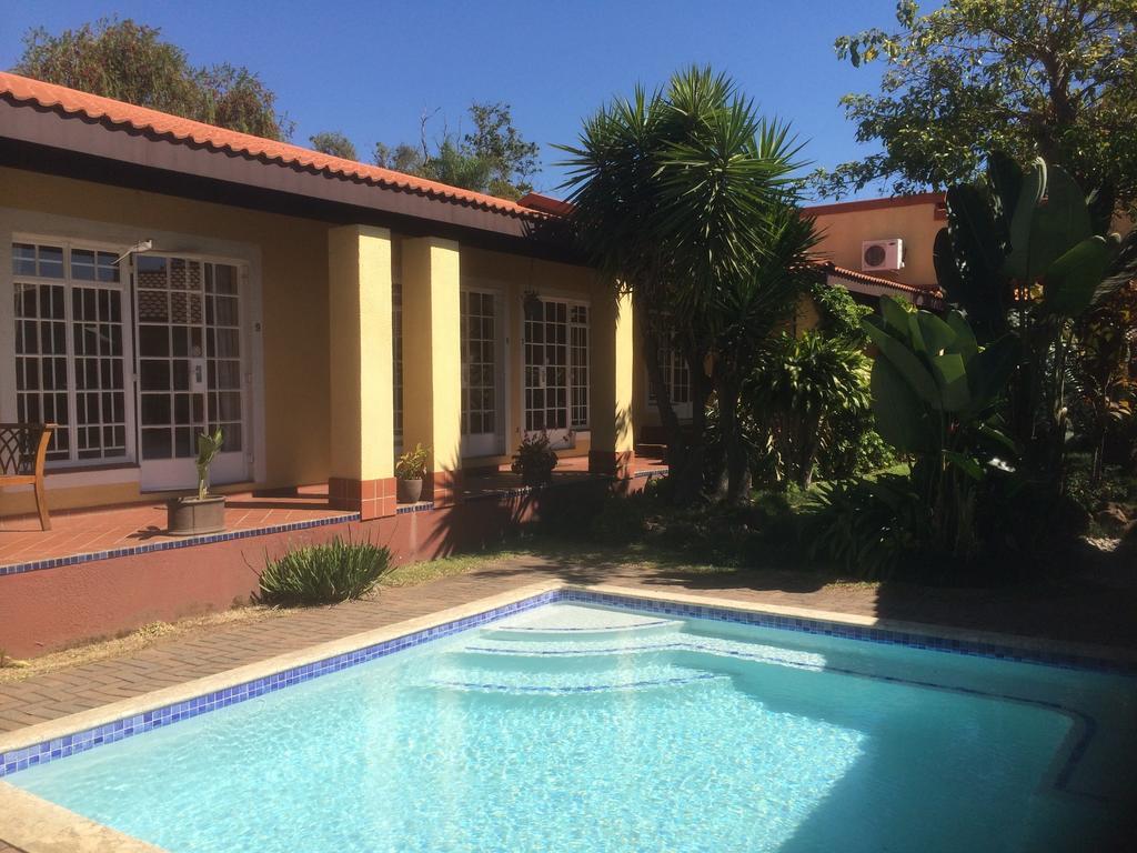 Auberge Guest Lodge Mbombela Extérieur photo